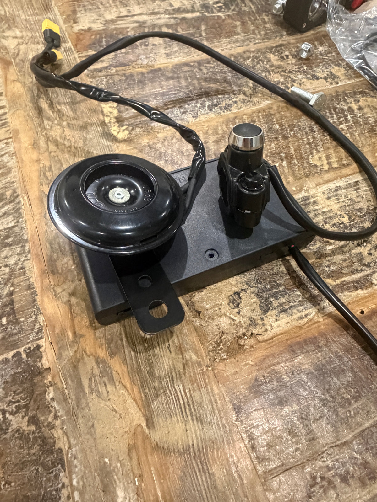 Battery powered Baja and horn