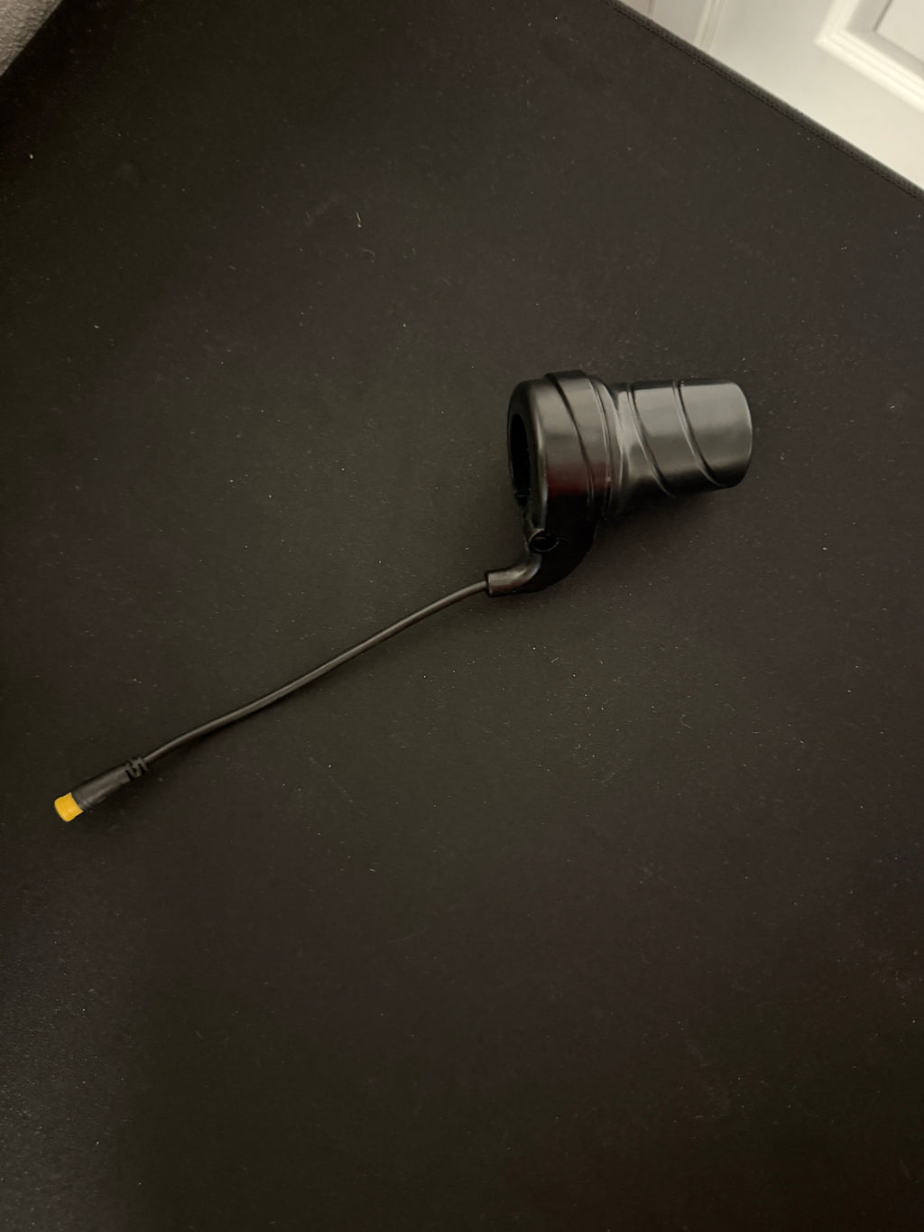 Half twist throttle