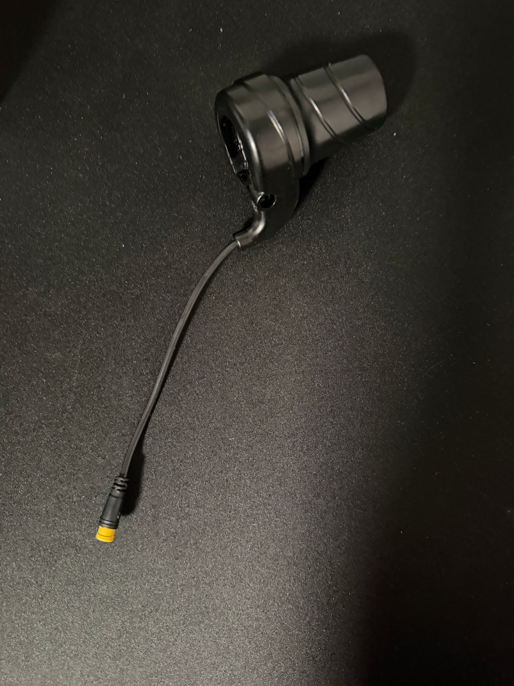 Half twist throttle